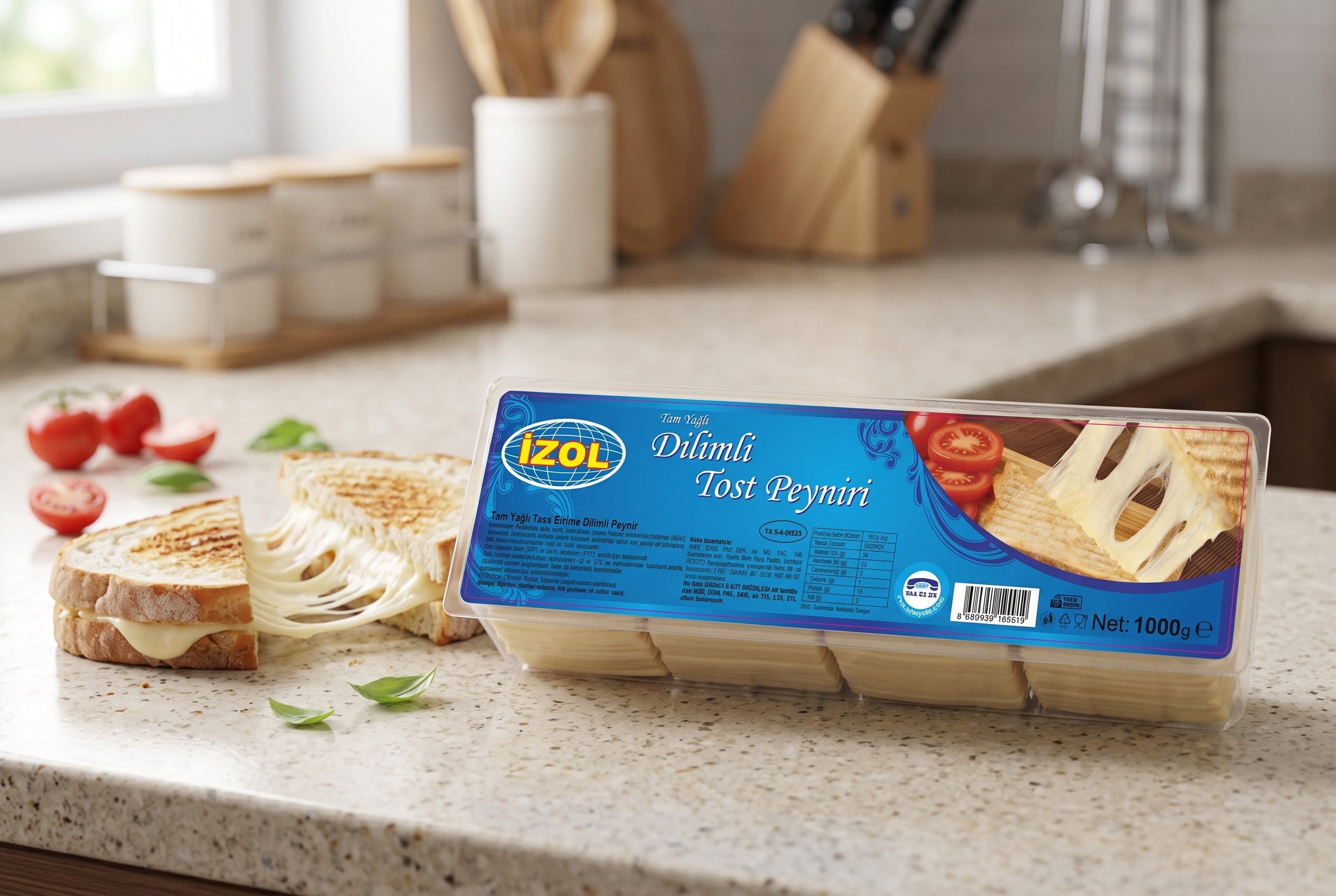 İzol Dilimli Tost Peyniri 1 kg — mutfak tezgâhında hazırlanmış tost